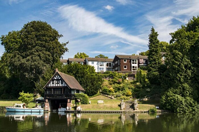 2 Bedroom Apartment For Sale In Cleeve Road, Goring, Reading, Oxfordshire, RG8