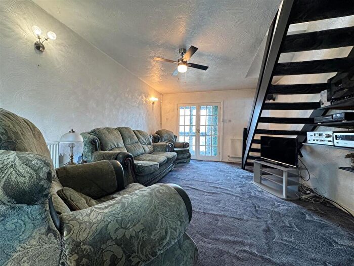 3 Bedroom Terraced House For Sale In Sandringham Close, Stanford-le-Hope, SS17