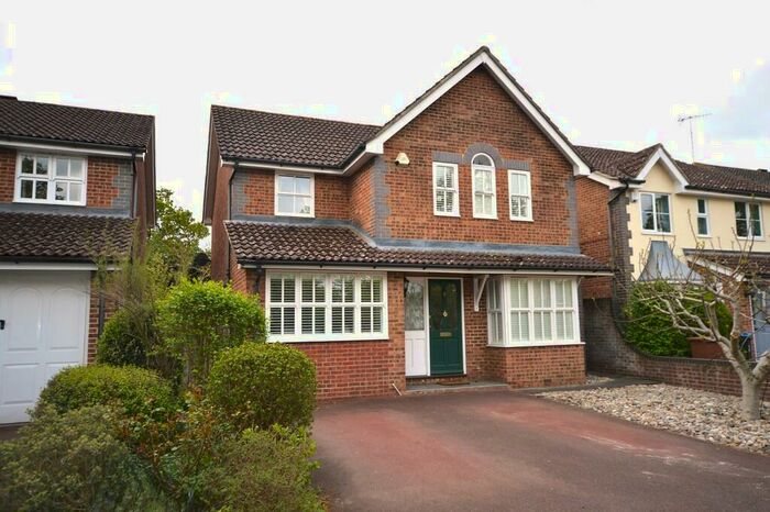 4 Bedroom Detached House To Rent In Smallfield, Horley, RH6