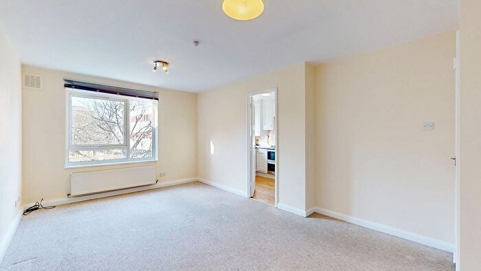 2 Bedroom Flat To Rent In Weimar Street, Putney, SW15