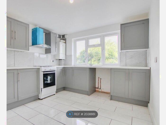 3 Bedroom Maisonette To Rent In Whitmore Way, Basildon, SS14