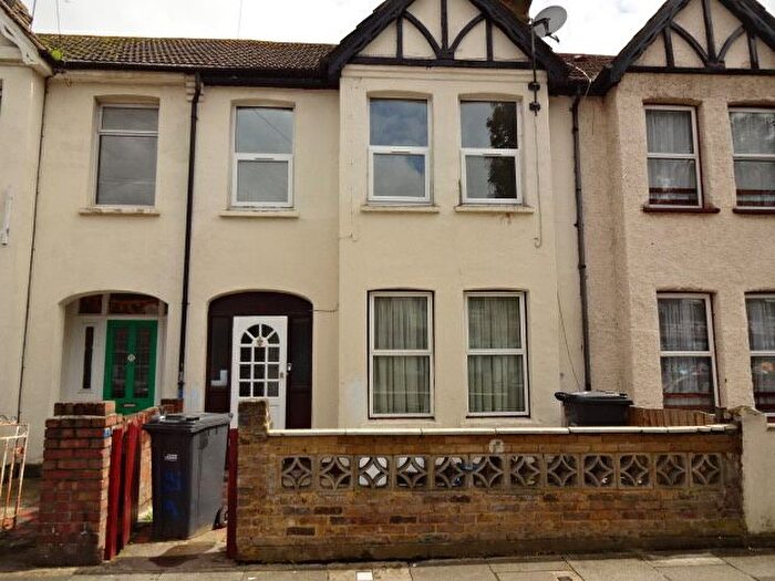 2 Bedroom Flat To Rent In Southall, Middlesex, UB2
