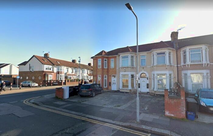 1 Bedroom Flat To Rent In Elgin Road, Seven Kings, Ilford, IG3