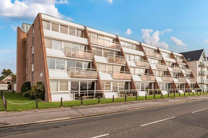 2 Bedroom Flat For Sale In Seaview Court, Lee-On-The-Solent, PO13