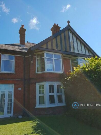 2 Bedroom Flat To Rent In West Wycombe Road, High Wycombe, HP12