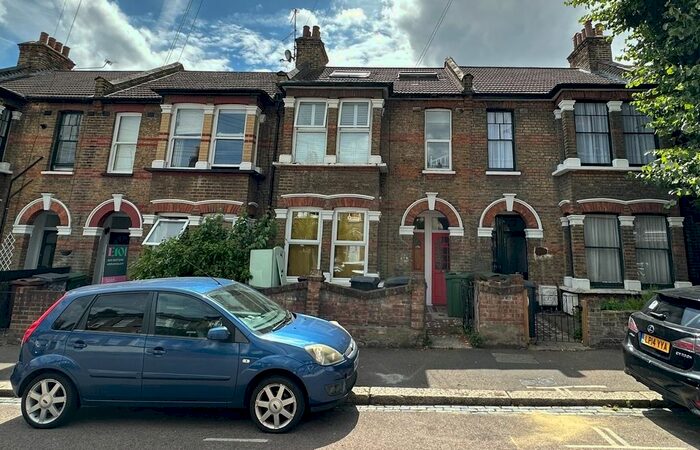 2 Bedroom Flat To Rent In Francis Road, London, E10