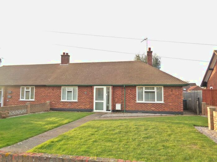2 Bedroom Bungalow To Rent In Oak Close, Felixstowe, IP11