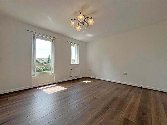 5 Bedroom Detached House To Rent In Vickers Close, Gedling, Nottingham, NG4