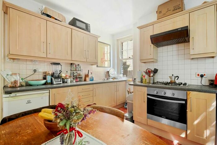 2 Bedroom Flat To Rent In Liberty Street, London, SW9