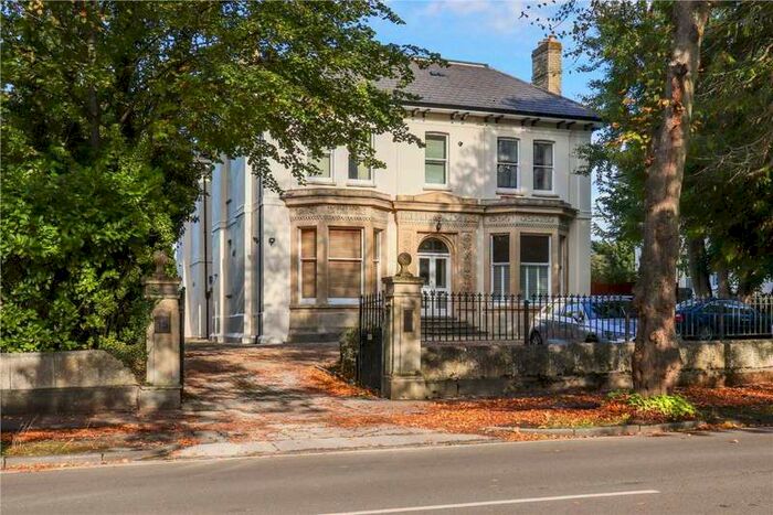 2 Bedroom Flat To Rent In Lansdown GL50