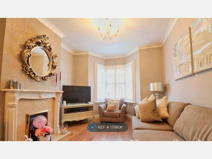 1 Bedroom Property To Rent In Douglas Road, Hornchurch, RM11