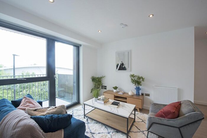 2 Bedroom Flat To Rent In Sutton Court Road, Sutton, SM1