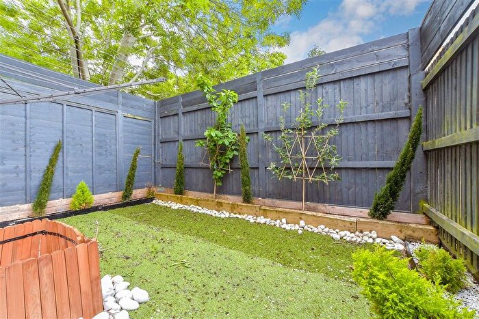 2 Bedroom End Of Terrace House For Sale In Falcon Way, Ashford, Kent, TN23