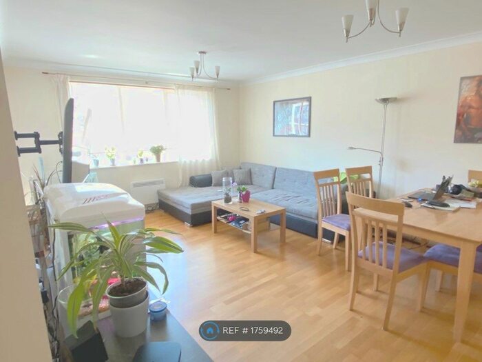 2 Bedroom Flat To Rent In Jowitt Court, London, N14