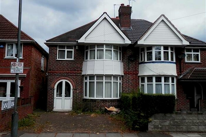 4 Bedroom Semi-Detached House To Rent In Woodford Green Road, Hall Green, Birmingham, B28