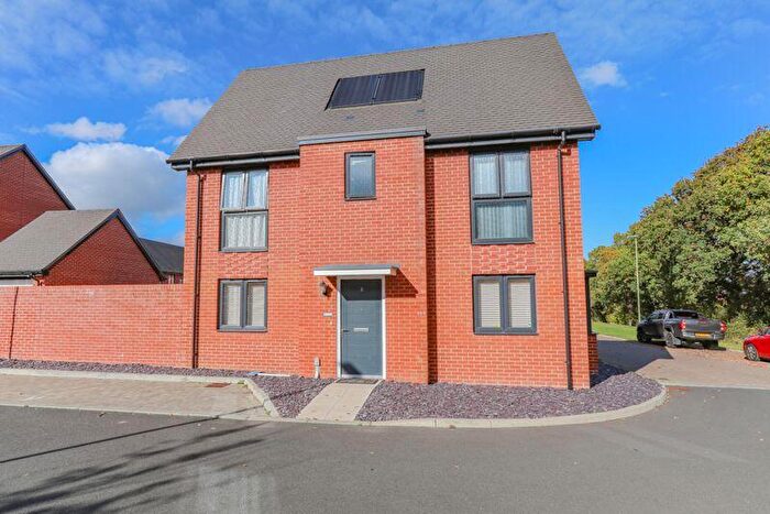 3 Bedroom Semi-Detached House For Sale In Waterclose Way, Whiteley, PO15