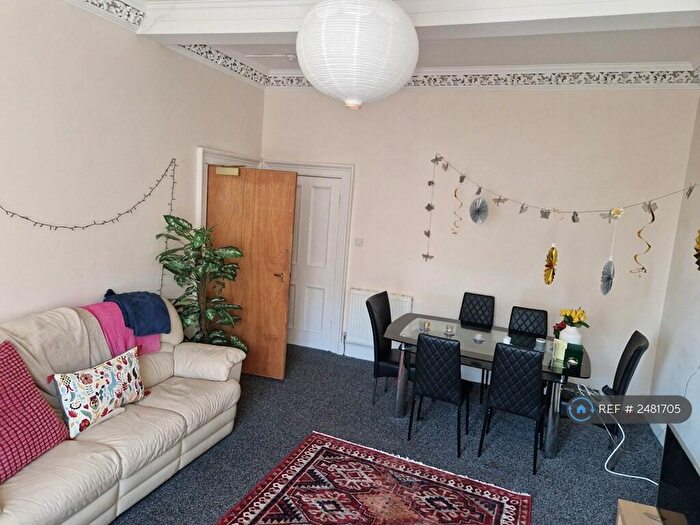 4 Bedroom Flat To Rent In East Preston Street, Edinburgh, EH8