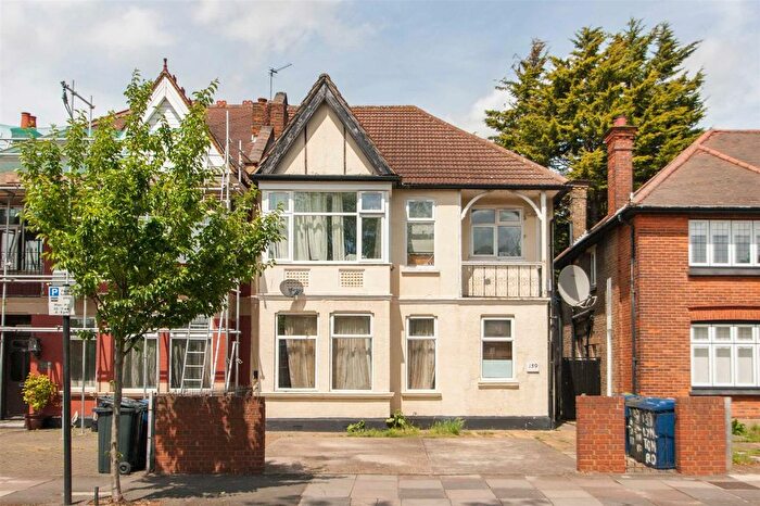 3 Bedroom Flat To Rent In Lynton Road, Acton, W3