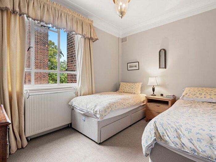 2 Bedroom Flat For Sale In Franklins Row, London, SW3