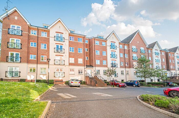 2 Bedroom Flat For Sale In Viridian Square, Aylesbury, HP21
