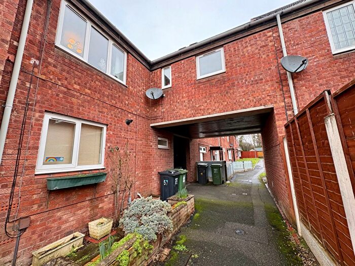 2 Bedroom Flat To Rent In Heronfield Close, Redditch, B98