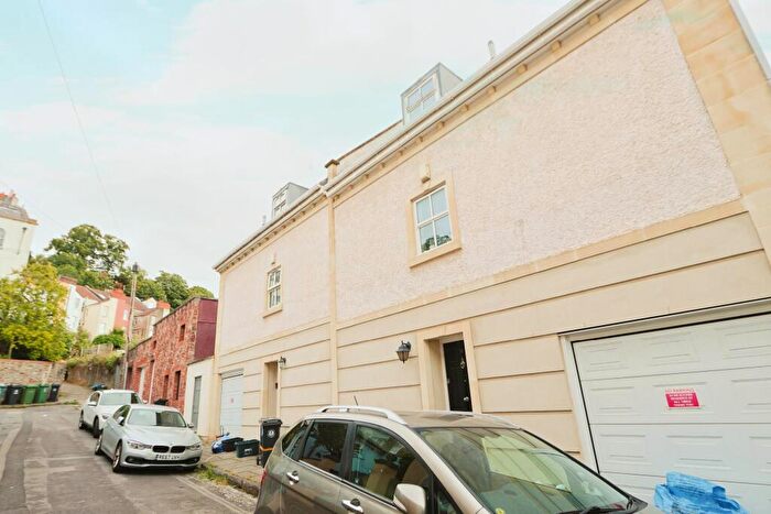 3 Bedroom Semi-Detached House To Rent In North Green Street, Bristol, BS8