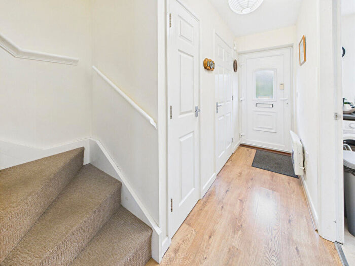 3 Bedroom Town House For Sale In Heath Road, Holmewood, S42