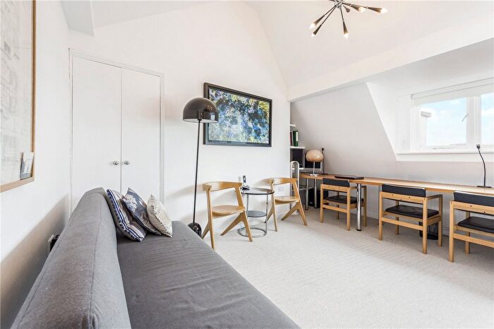 Studio To Rent In Ladbroke Grove, London, W11