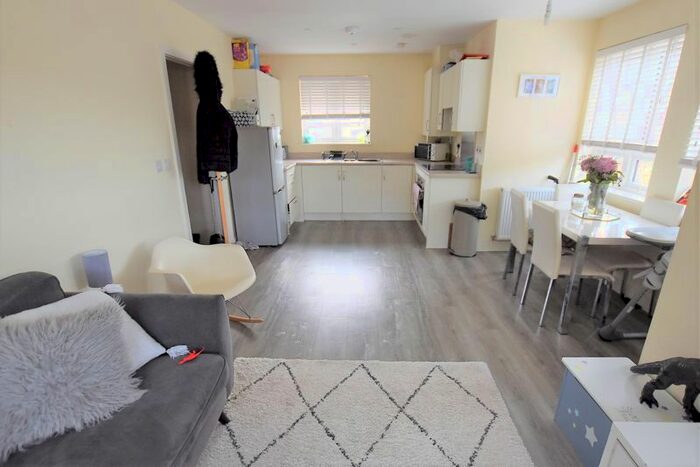 2 Bedroom Flat For Sale In Frome Road, Radstock, BA3