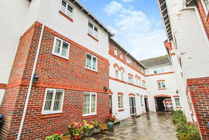 2 Bedroom Flat To Rent In Three Cuppes Lane, Salisbury, SP1