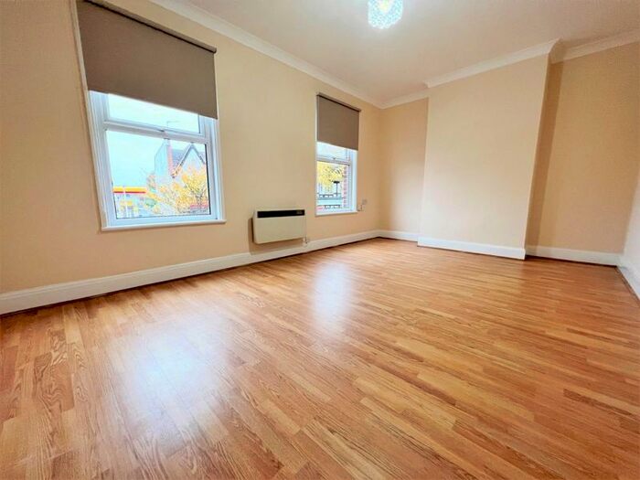 2 Bedroom Flat To Rent In St. Marys Lane, Upminster RM14