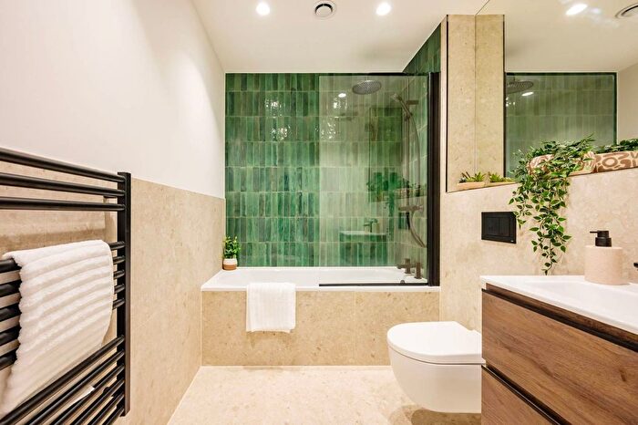 3 Bedroom Flat To Rent In Madeleine Court, North Acton, Acton, W3