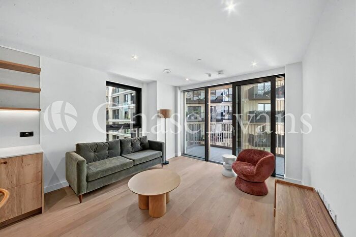 2 Bedroom Flat To Rent In Arbour Heights, Heygate Street, Elephant Amp; Castle, London, SE17