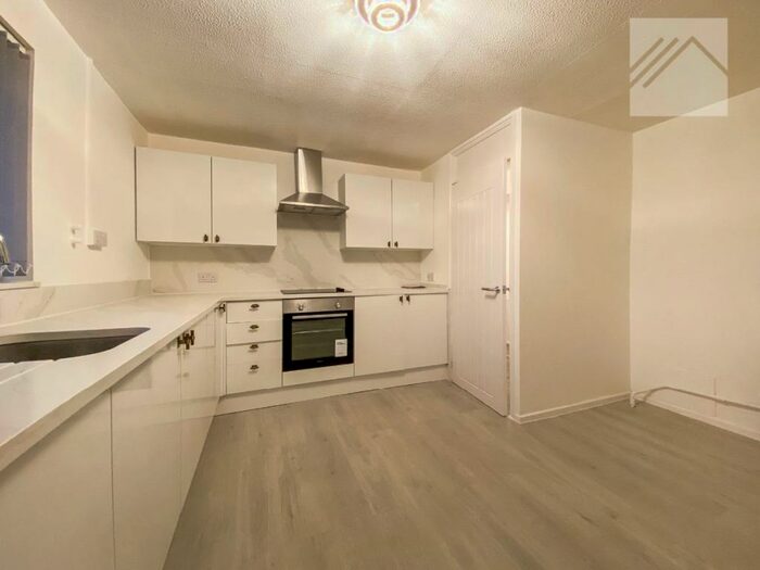 2 Bedroom Flat To Rent In Rosberg Road, Canvey Island, SS8