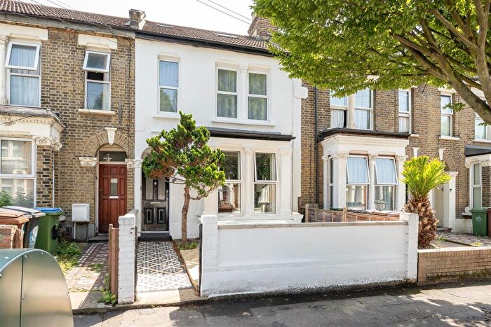 2 Bedroom Flat For Sale In Borthwick Road, London, E15