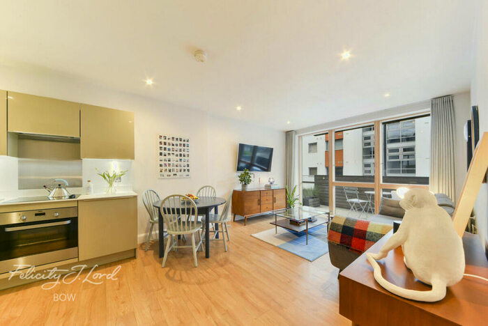 1 Bedroom Apartment For Sale In Pilch House, Violet Road, London, E3