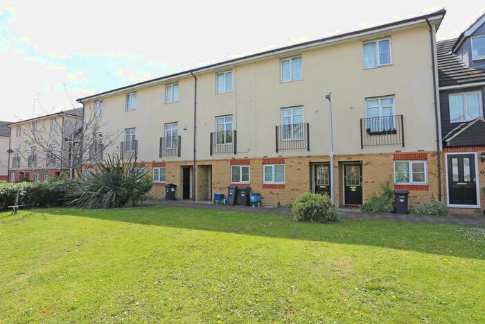 4 Bedroom Town House To Rent In Blackthorn Road, Ilford, IG1