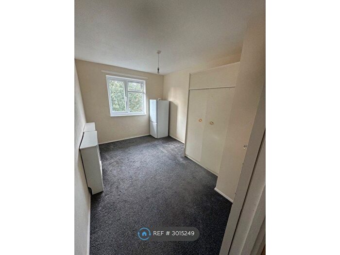 2 Bedroom Flat To Rent In Dyke Drive, Orpington, BR5