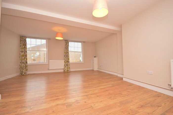 2 Bedroom Flat To Rent In High Street, Thrapston, Kettering, NN14