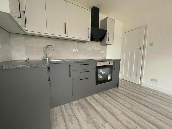 2 Bedroom Flat To Rent In Norbreck Gardens, London, NW10