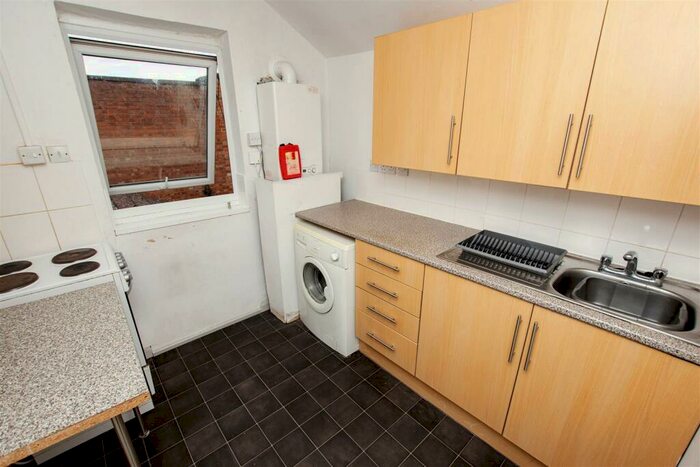 4 Bedroom House To Rent In Raddlebarn Road, Birmingham, B29