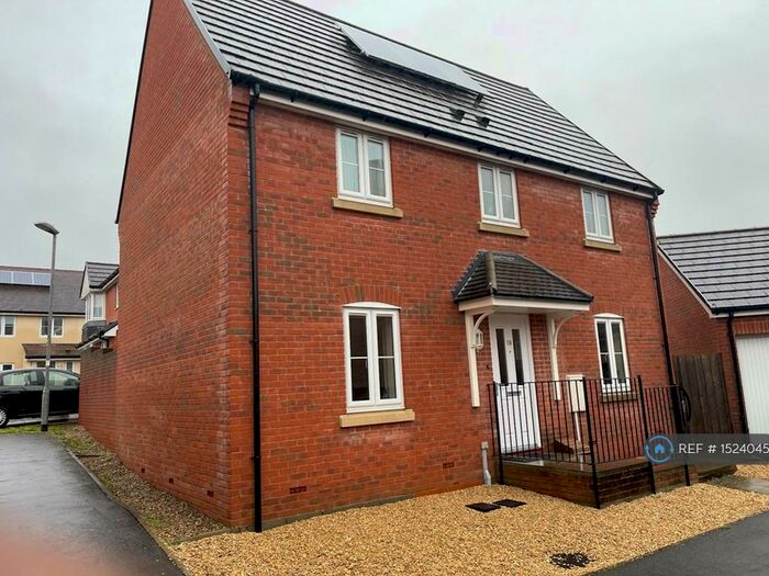 3 Bedroom Detached House To Rent In Cloatley Crescent, Royal Wootton Bassett, Swindon, SN4