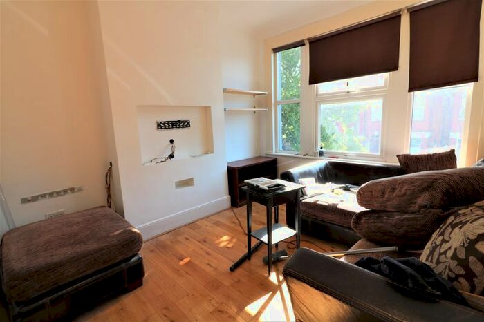 2 Bedroom Maisonette To Rent In Abbotsford Avenue, London, N15
