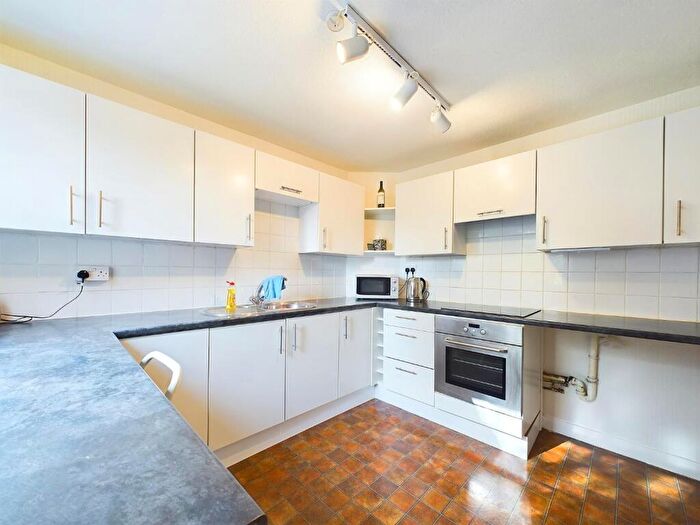 2 Bedroom Flat To Rent In Beamsley House, Shipley Fields Road, Bradford, BD18