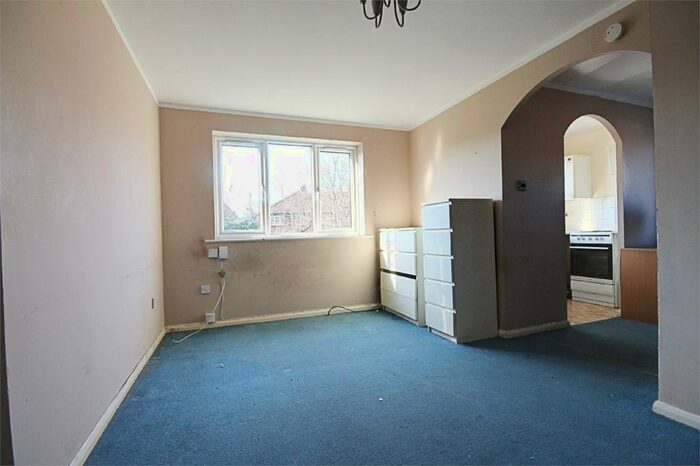 Flat To Rent In Streamside Close, Edmonton, N9