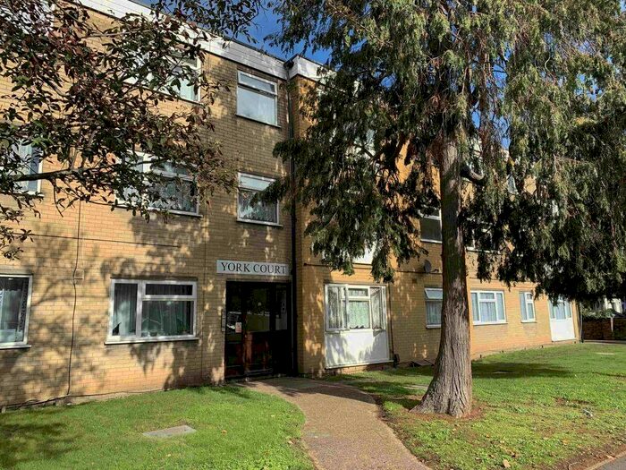 1 Bedroom Flat To Rent In Ross Road, Wallington, Surrey, SM6