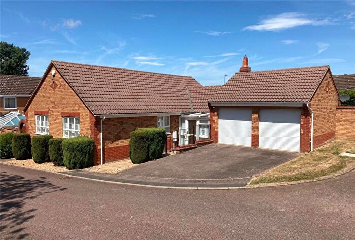 3 Bedroom Bungalow For Sale In Long Acre, Brafield On The Green, Northampton, Northamptonshire, NN7