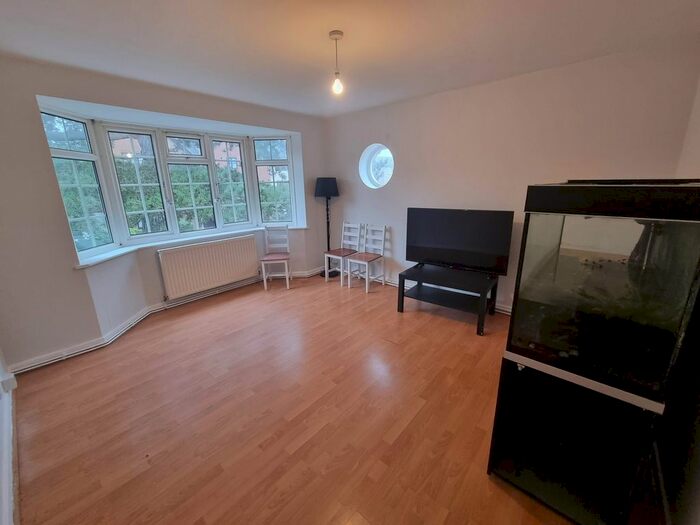2 Bedroom Flat To Rent In Linley Court, Thicket Road, Sutton, SM1