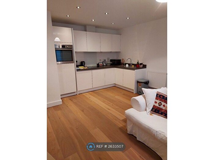 1 Bedroom Flat To Rent In Berwick House, Orpington, BR6