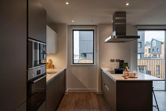 3 Bedroom Flat To Rent In Flat, Vanguard Way London, E17